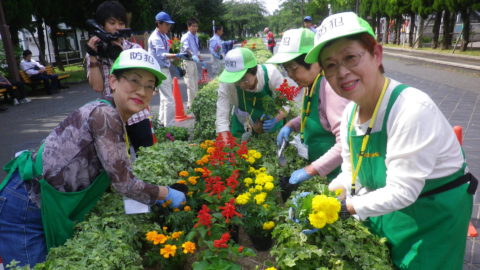 花壇をつくるボランティア